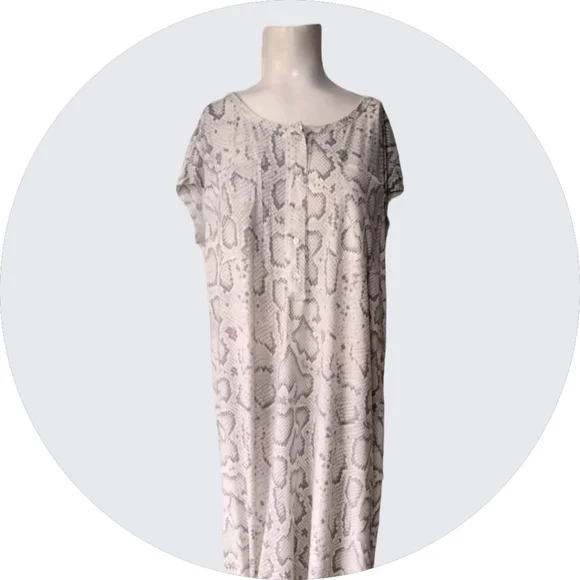 entro | Dresses | Entro Python Print Maxi Pocket Dress Size M Gray White  Side Slit Stretch New | Poshmark